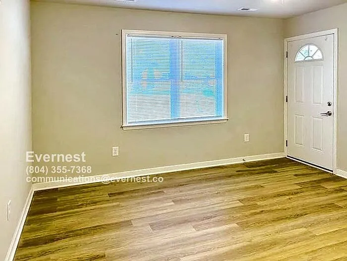 15815 Meridian Ave — Photo 5