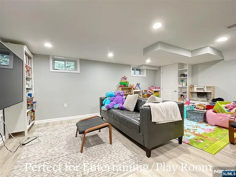 49 Walnut Dr — Photo 13