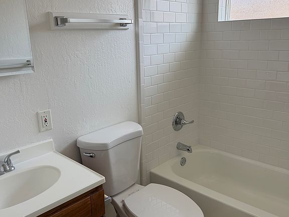 4th image of 2225 Royal Dr #4