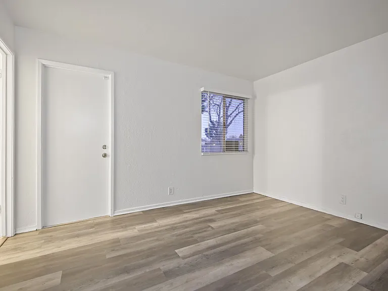 7719 Alexandria Pl — Photo 32