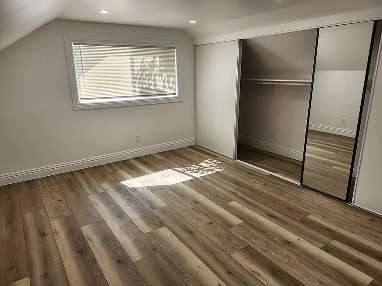 261 W 43rd Pl — Photo 11