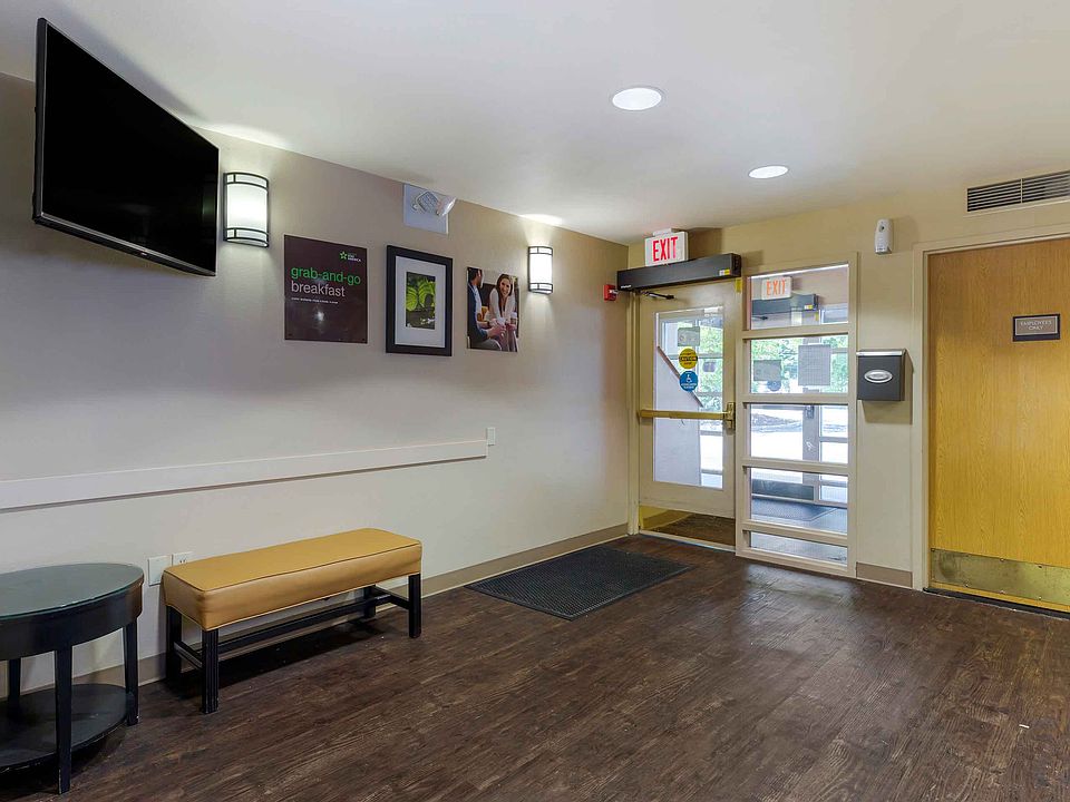 Lobby and Guest Check-in