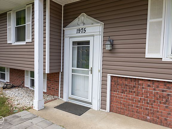 2nd image of 1975 W Crescent Dr