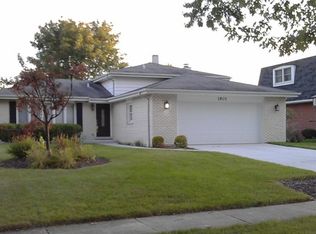 1901 Holly Ave, Darien, IL