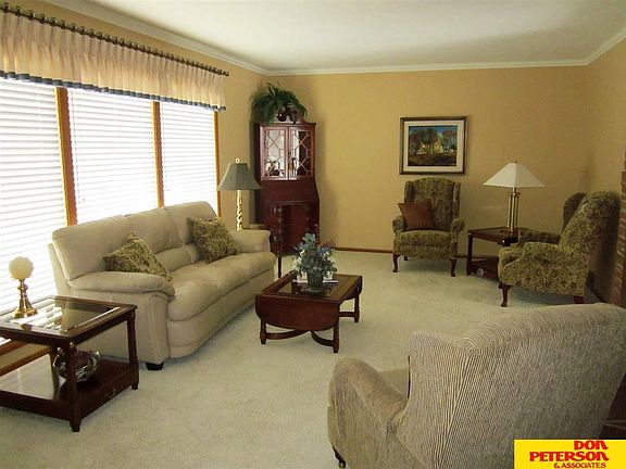 4th image of 1900 Parkview Dr