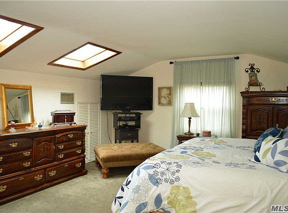 5th image of 11 Lehigh Ln