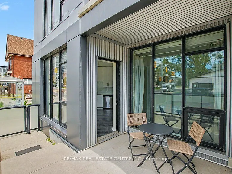 690 King St W #101 — Photo 1