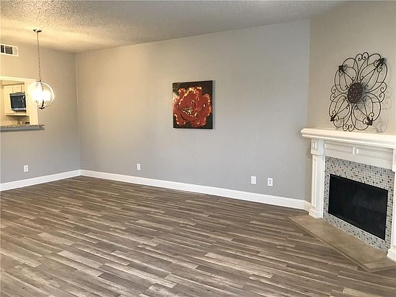 3rd image of 2301 Southlake Ct