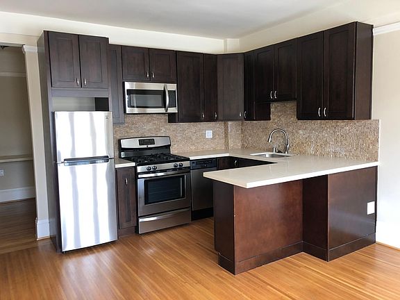 3rd image of 1000 Powell St APT 27