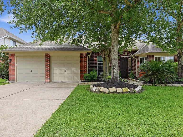 1010 Bringewood Chase Dr — Photo 2