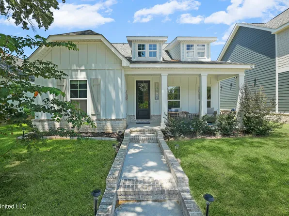 121 Grande View Dr, Biloxi, MS 39531