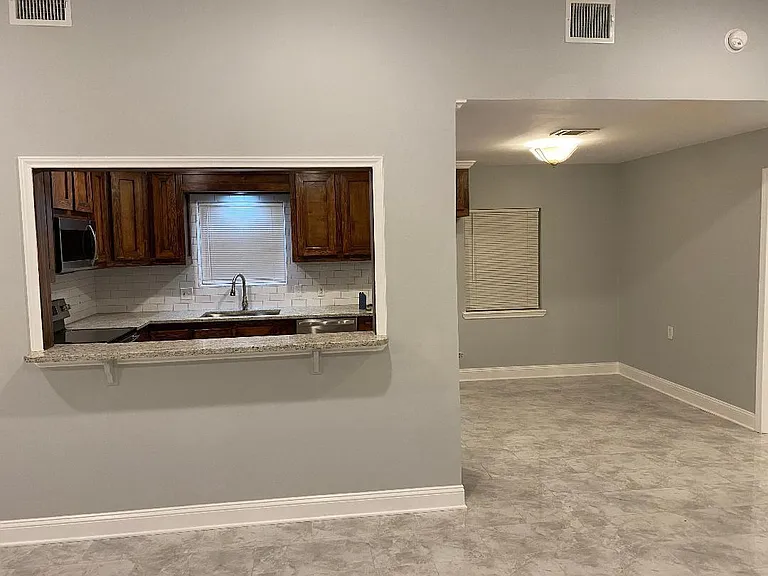 10451 N Essex Dr — Photo 5