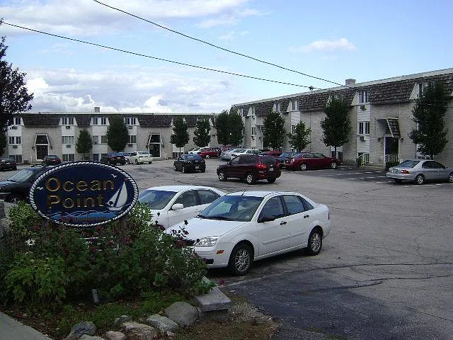 2 bed, 900 sqft, $1,950 — Photo 2