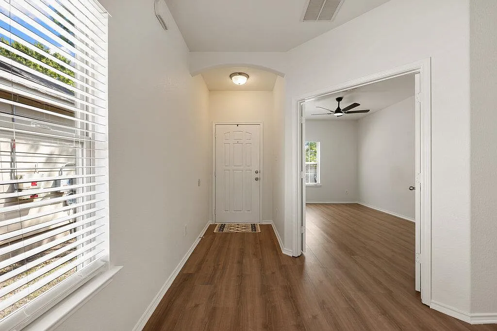 4 bed, 2.0 bath, 2092 sqft, $2,495 — Photo 3