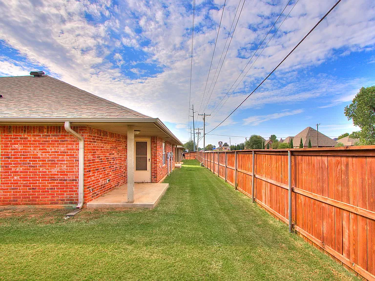 2413 Kyle Robert Ln — Photo 41