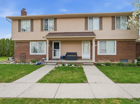 51260 Johns Dr, Chesterfield, MI 48047