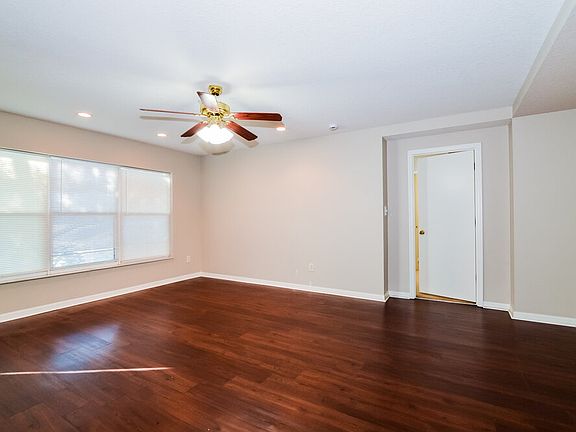 4th image of 1176 Stoneham Dr