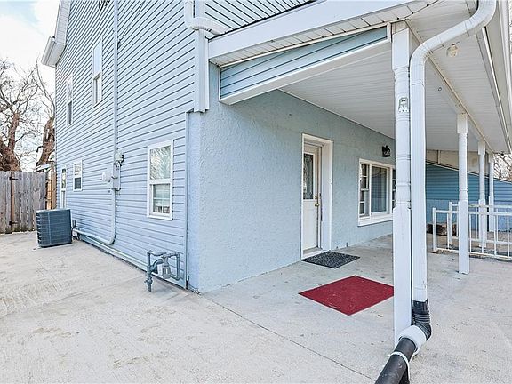 4th image of 1324 Lafayette St