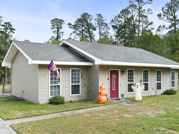 814 Saint Joseph St, Waveland, MS 39576