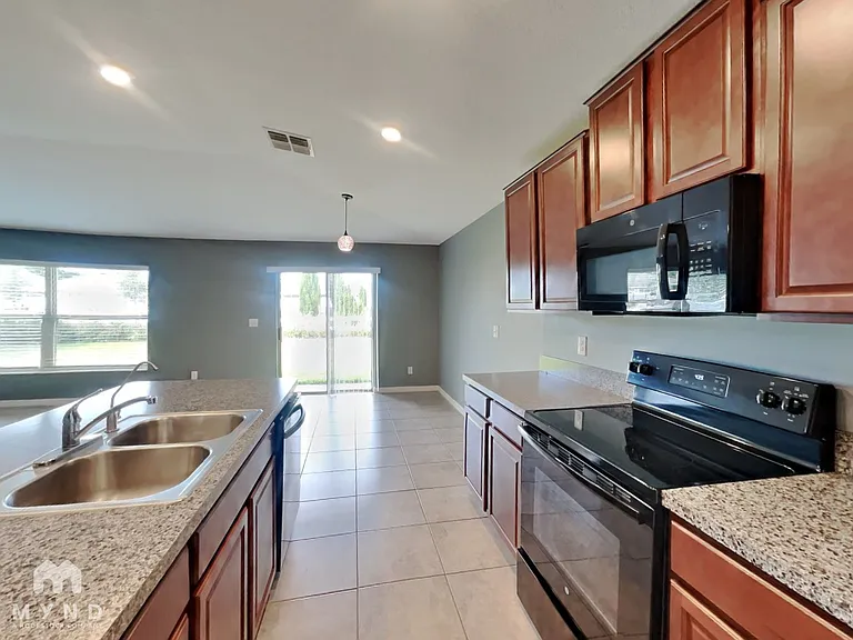 10210 Bright Crystal Ave — Photo 4