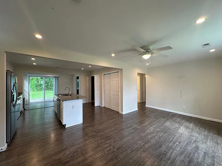 2141 Jeffrey Dr — Photo 2
