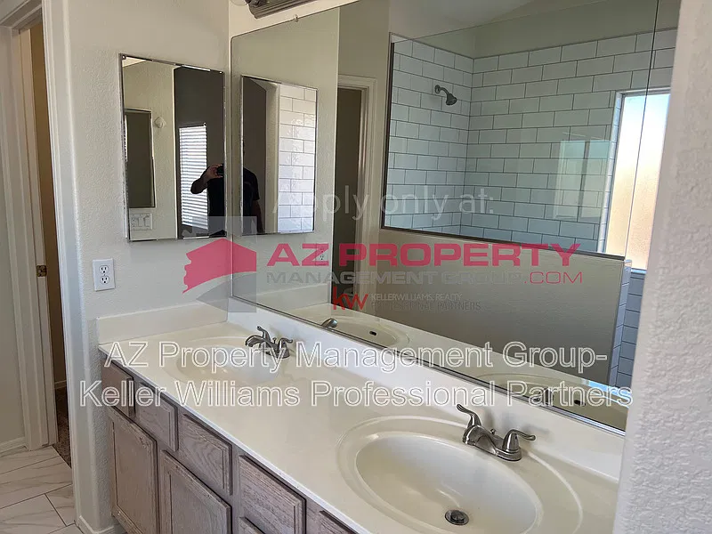 3 bed, 2.0 bath, 1278 sqft, $1,900 — Photo 4