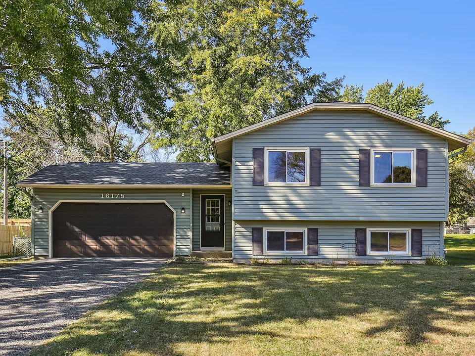 16175 Gauntlet Ct W