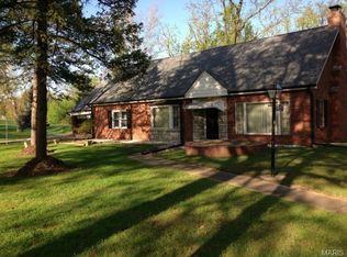 2821 Arlmont Dr, Saint Louis, MO 63121
