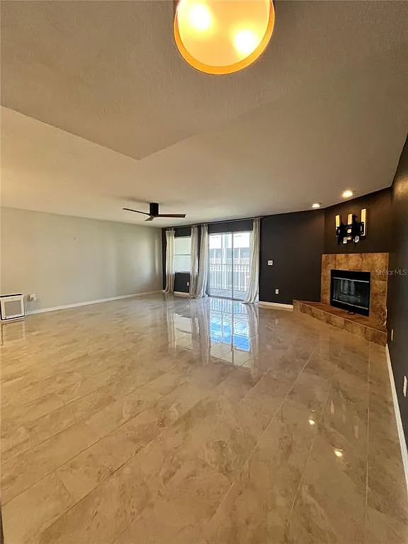2 bed, 2.5 bath, 1918 sqft, $3,975 — Photo 3