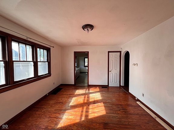 3rd image of 1530 Linden St