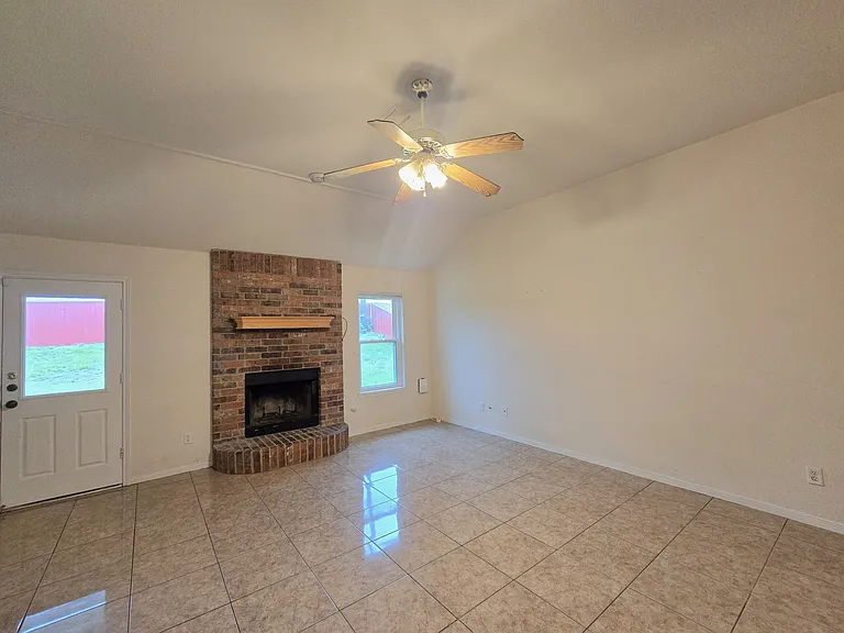 5705 Mandalay — Photo 2
