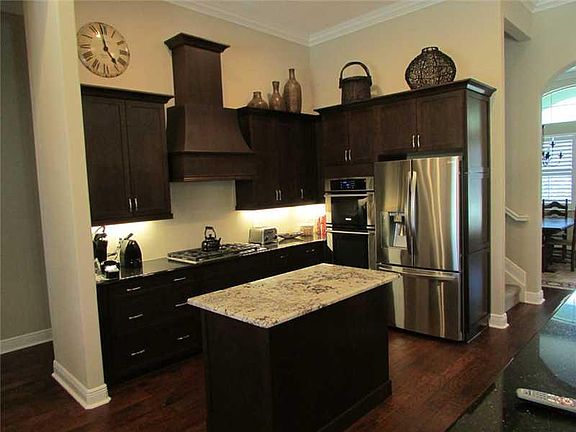 4th image of 918 Coquina Ln