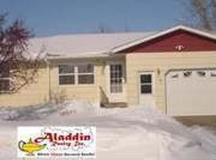 18 Santee Rd, Bismarck, ND 58504