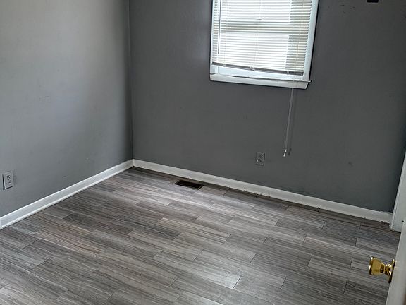 3rd image of 1309 Douglas Ln