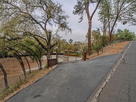 3rd image of 7126 Westhill Rd