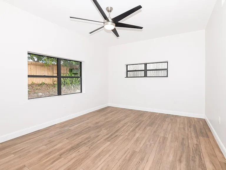 3764 NE Sandra Dr — Photo 9