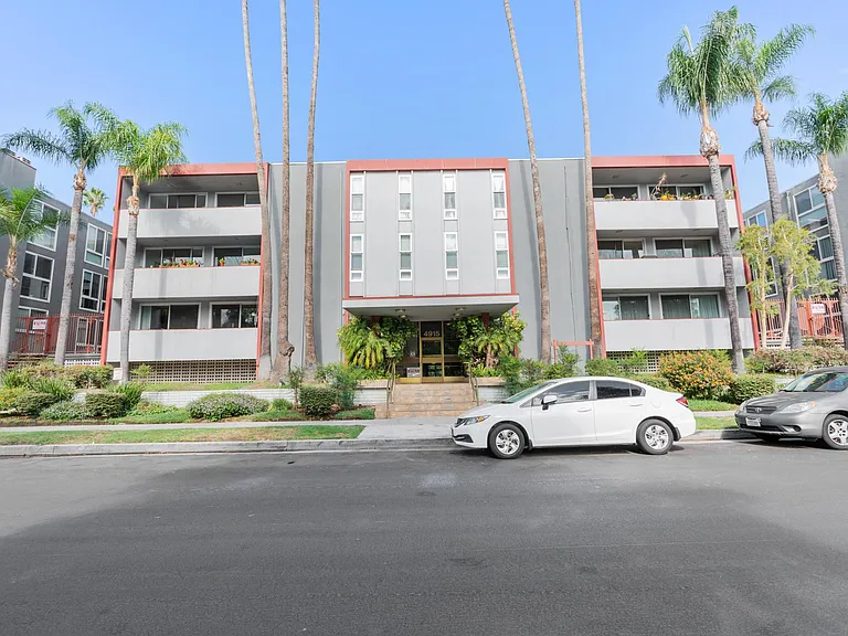4915 Tyrone Ave #215 — Photo 30