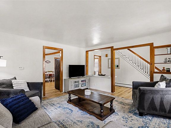 5th image of 217 Howell St