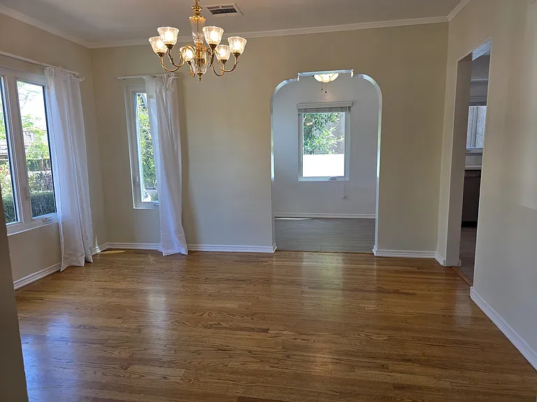 153 S Swall Dr — Photo 6