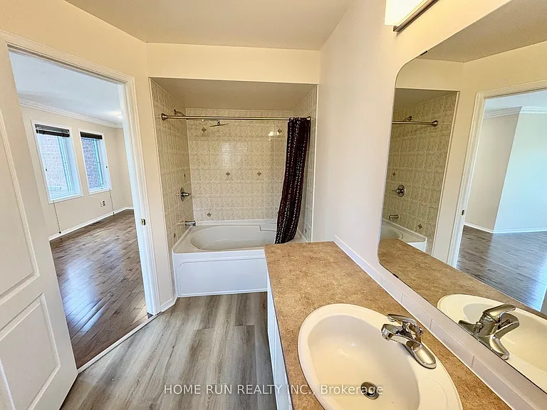 52 Collington St — Photo 30