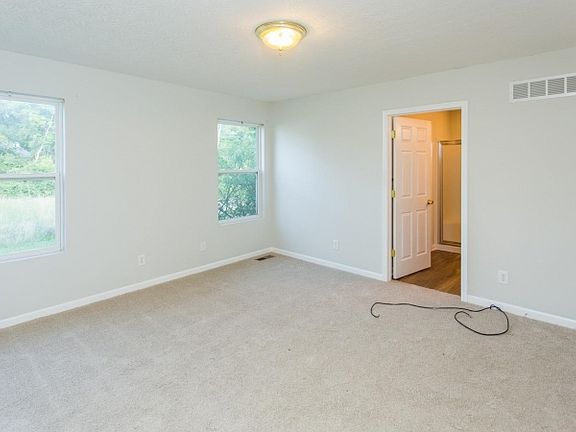 5th image of 6024 Hedge Ave