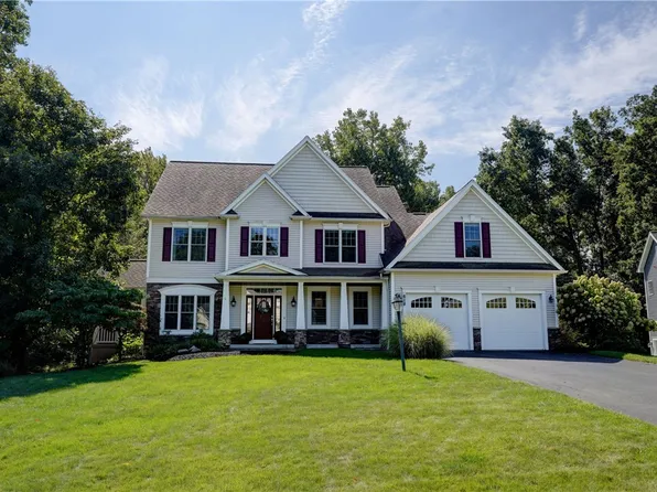 618 Brookstone Bnd, Webster, NY 14580
