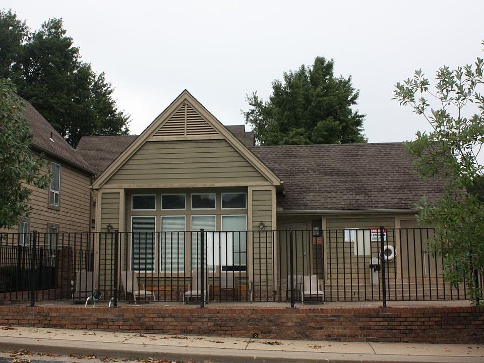 2nd image of 11228 Nieman Rd APT 202