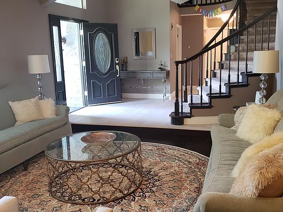 Entrance and Living Rm