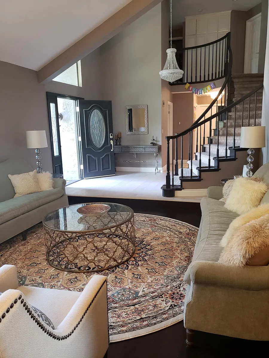 Entrance and Living Rm - 28 Pinkerton Ct