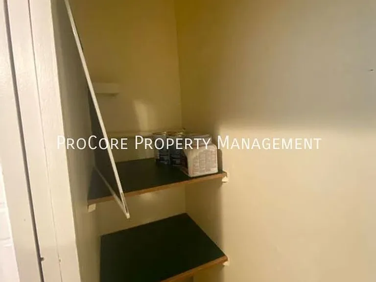 1207 W Washington St — Photo 33