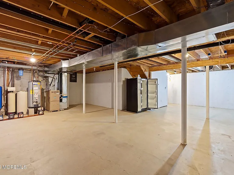 406 Burke Rd — Photo 24