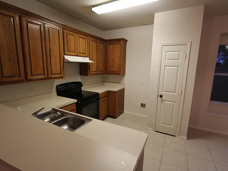 1017 Porter Pl — Photo 10
