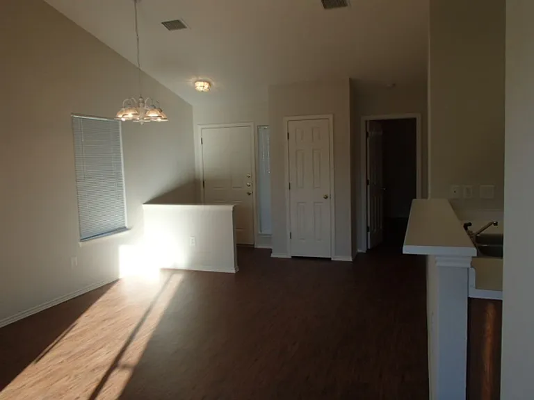 1010 Kajon Cv — Photo 3