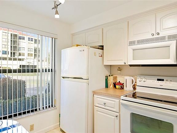 5th image of 6180 Sun Blvd APT 101